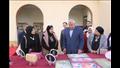 محافظ الوادي الجديد يتفقد منتجات برنامج أهل مصر