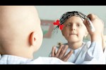 العلاج الكيماوي لأورام الأطفال يختلف عن البالغين.. استشاري يوضح 