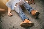 كيف تتصرف لإنقاذ فاقد الوعي بسرعة.. طبيب يجيب 