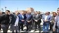 محافظ الجيزة يتفقد نسب تنفيذ أعمال تطوير وتوسعة طريق مصر اسيوط السريع بطول ٤ كم وكوبري مشاه المرازيق بالبدرشين (14)