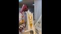 سعودي يهدي زوجته ذهب