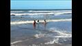 المصيف بدأ.. مواطنون يستمتعون بالأجواء الربيعية على شواطئ بورسعيد - فيديو وصور 