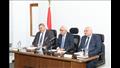 الوزير خلال اجتماعه مع رؤساء لجان النظام والمراقبة