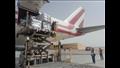 مرحلة أولى.. مطار العريش يستقبل أول طائرة مساعدات مصرية لأهالي غزة - صور 