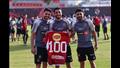 لاعبي الأهلي يحتفلون بوصول محمد عبد المنعم إلى المباراة رقم 100 مع الأهلي