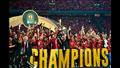 الخطيب يحتفل مع لاعبي الأهلي بكأس دوري الأبطال