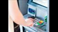  امرأة تستخدم حيلة غير متوقعة لسحب أموال من ماكينة "ATM" (فيديو)