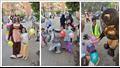 شباب أقباط يوزعون الهدايا على الأطفال احتفالًا بعيد الأضحى في بني سويف - صور 