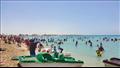 بالصور- توافد آلاف الزوار على شواطئ رأس سدر في ثالث أيام عيد الأضحى