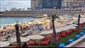الرايات صفراء وحمراء.. إقبال كبير على شواطئ الإسكندرية ثالث أيام العيد - صور