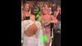 "تعالى أدلعك".. هنا شيحة تتحدى جميلة عوض في الرقص بحفل زفافها (صور وفيديو)