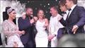 تامر حسني يعلق على الفيديو المثير للجدل مع العروس التونسية: "بتسمعني من صغرها"