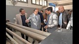 محافظ أسيوط يتفقد الكلية التكنولوجية المصرية الألمانية ويشهد تطوير ماكينة إنتاج ألياف المو (5)