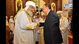محافظ أسيوط يهدي البابا تواضروس أيقونة العائلة المقدسة (2)