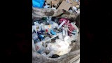  غلق وتشميع مخزن خردة مخالف بأسوان لضبط نفايات طبية بداخله (4)
