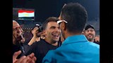 احمد سعد يحتفل مع زيزو بتاهل منتخب مصر لكاس العالم وسط لاعبي الفراعنة