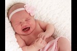 شاي البابونج للتخلص من مغص البطن عند الأطفال.. هل يحقق نتائج فعالة؟