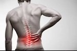 بسبب آلام الظهر.. طبيبة تحذر من هذه العادات الخاطئة  