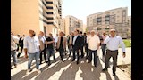 وزير الإسكان يتفقد شقق سكن لكل المصريين بالعاشر من رمضان (3)