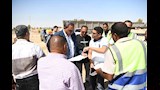 محافظ قنا يتفقد الأعمال الإنشائية بشادر الأربعين (5)