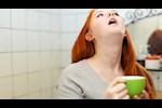 الغرغرة بالماء والملح تخلصك من الكحة.. حقيقة أم خرافة؟