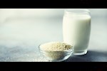 ماذا يحدث لطفلك عند تناول السمسم مع الحليب؟
