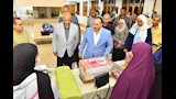 محافظ أسيوط يسلم كراسي كهربائية وماكينات خياطة  (1)