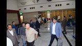 محافظ أسيوط يتابع انتظام الرحلات الجوية إلى القاهرة من داخل المطار (10)