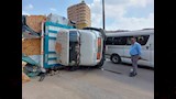 انقلاب سيارة نقل محملة بالأخشاب    أريفية