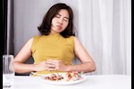 تجنبها على العشاء- 6 أطعمة تسبب انتفاخ البطن ليلًا