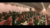 مـئات الطلاب والطلبات في الندوة 