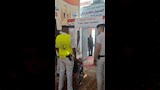 الشرطة تساعد كبار السن وذوي الاحتياجات بلجان الانتخابات في أسيوط (4)