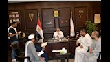 محافظ الأقصر يستقبل عددًا من المواطنين لحل مشكلاتهم (4)