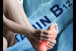 احذر- 6 أعراض لنقص فيتامين B12 تظهر على أصابع القدمين