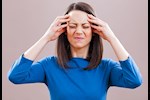 رأسك تؤلمك دائمًا؟- هذه الأمراض قد تسبب صداعك "فيديو"