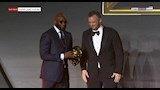 ممدوح عيد يتسلم جائزة بيراميدز كأفضل لاعب في أفريقيا (13) (1)