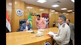 محافظ المنيا يلتقي أهالي عزبة شاهين