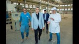 وزير الإنتاج الحربي يجري جولة بمصنع 63  (4)