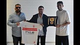 الزمالك يهدي السفير المصري في جنوب أفريقيا تيشرت ا