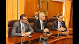 محافظ أسيوط والرئيس التنفيذي لجهاز تنمية المشروعات يسلمان تمويلات بـ13.5 مليون جنيه (5)