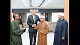 محافظ أسوان يُكرم طالب أزهري (3)