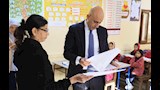 وزير التعليم يفاجئ مدارس البدرشين والصف ويشيد بانتظام العملية التعليمية 