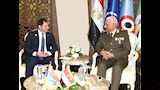 وزير الدفاع ورئيس الأركان يلتقيان قادة الوفود العسكرية (15)