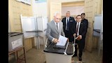 رئيس جامعة المنيا يُدلي بصوته في انتخابات النواب -صور