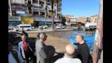محافظ أسوان فى موقع كسر خط مياه الشرب
