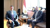 بالصور- محافظ أسوان يبحث مع وزير الإسكان موقف مشروعات "حياة كريمة"