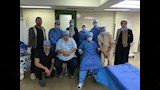 الفريق الطبي الذي أجرى العملية