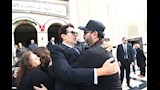 انهيار الفنان هاني رمزي في جنازة والدته (8)