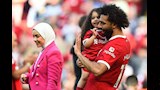 محمد صلاح وزوجته (2)