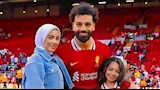 محمد صلاح وزوجته (6)
